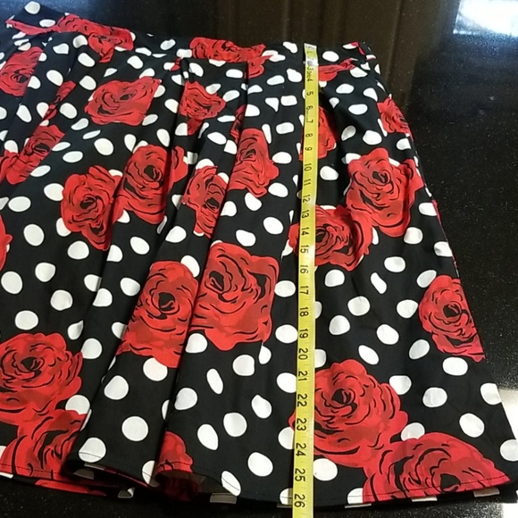Rose's & Dots Skirt - Picture 5 of 8